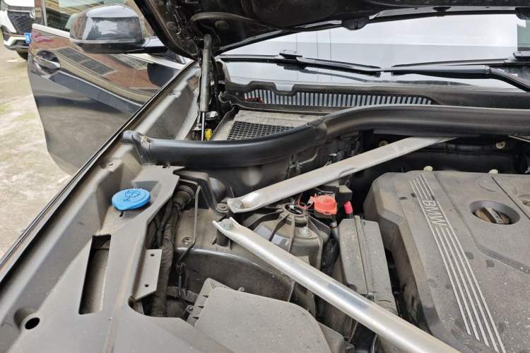 Used BMW X5 2019 xDrive40i Luxury Model with M Sport Package Engine Bay Right