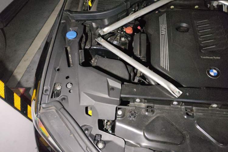 Used BMW X5 2019 xDrive40i M Sport Package Engine Bay Right