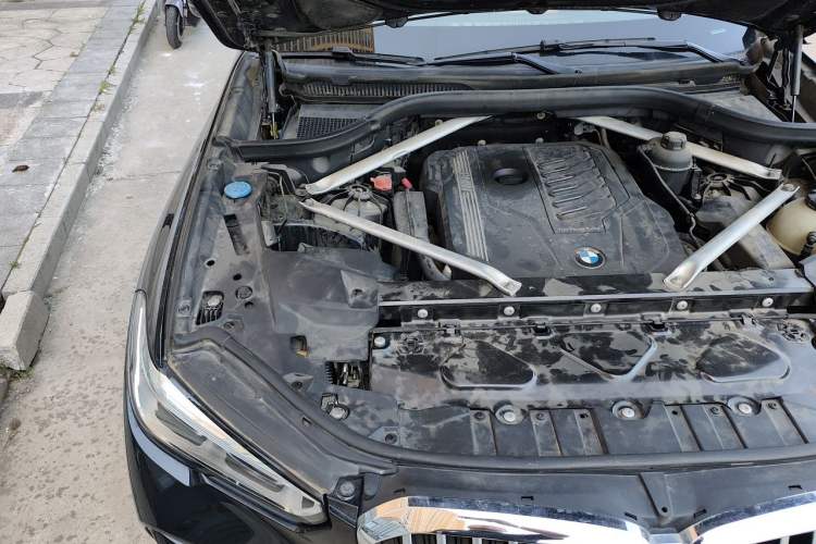 Used BMW X5 2019 xDrive40i M Sport Package Engine Bay Right