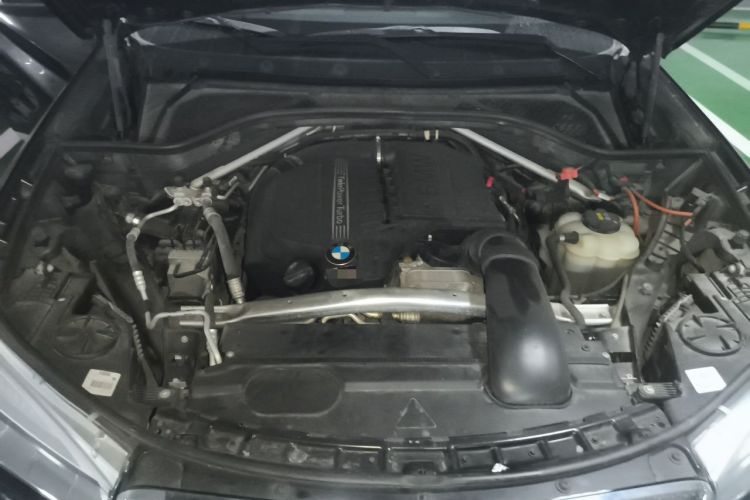 Used BMW X5  Engine Bay