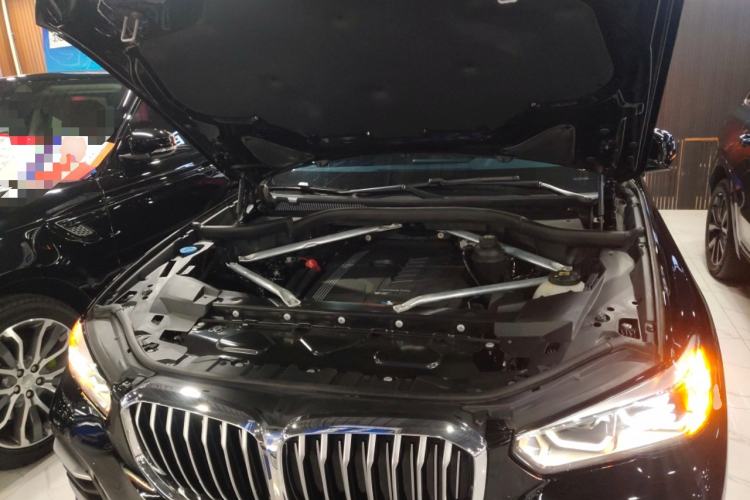 Used BMW X5 2019 xDrive40i M Sport U.S. specification Engine Bay