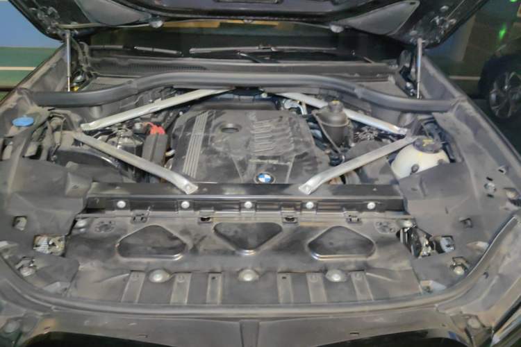 Used BMW X5 2019 xDrive40i Luxury Model with M Sport Package Engine Bay