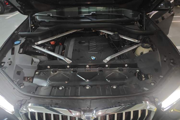 Used BMW X5 2019 xDrive40i Luxury Model with M Sport Package Engine Bay
