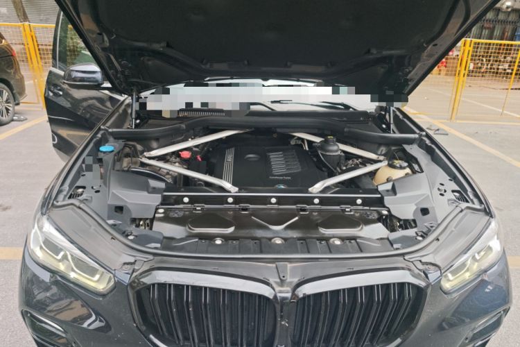 Used BMW X5 2019 xDrive40i Luxury Model with M Sport Package Engine Bay