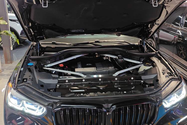 Used BMW X5 2019 xDrive40i M Sport U.S. specification Engine Bay