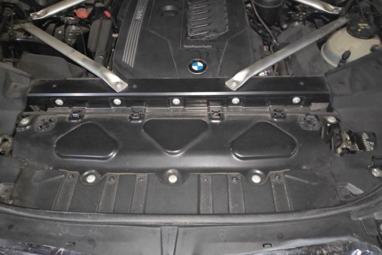 Used BMW X5 2019 xDrive40i Luxury Model with M Sport Package Engine Bay