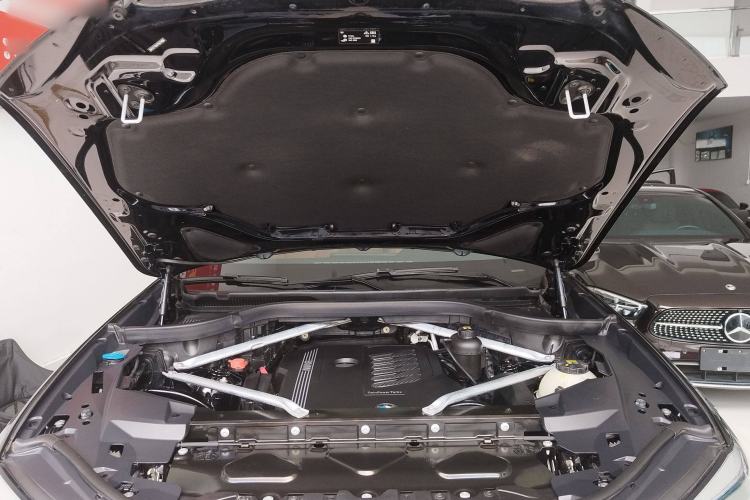 Used BMW X5 2019 xDrive40i M Sport U.S. specification Engine Bay