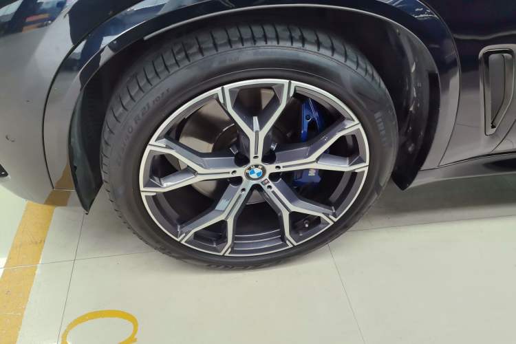 Used BMW X5 2019 xDrive40i Luxury Model with M Sport Package Exterior 2
