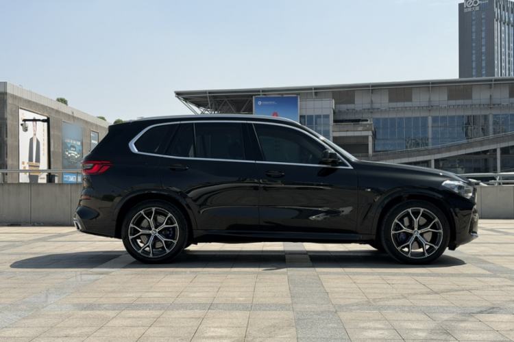 Used BMW X5 2019 xDrive40i Luxury Model with M Sport Package Exterior 2