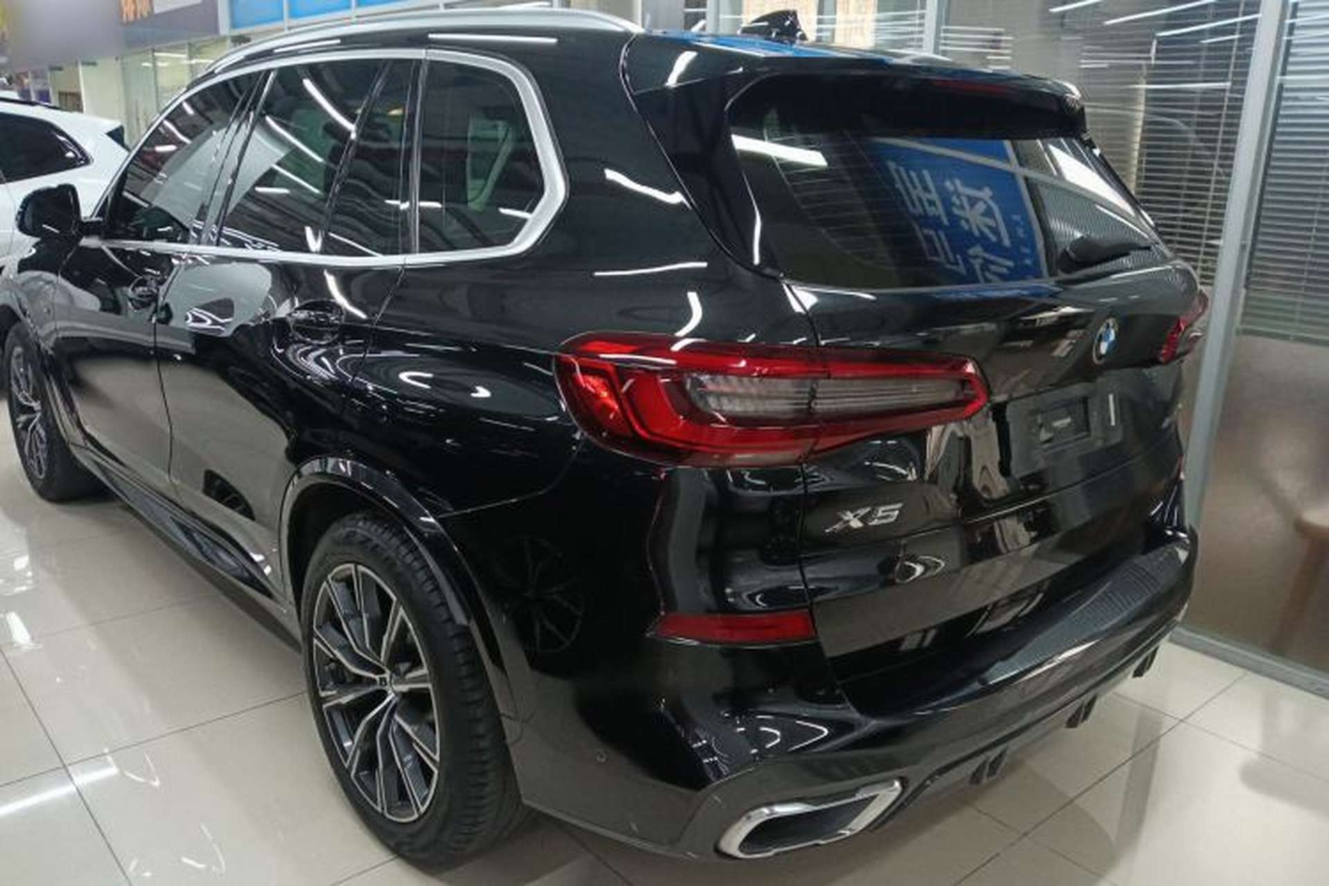 Used BMW X5 2019 xDrive30i M Sport Package Exterior 2