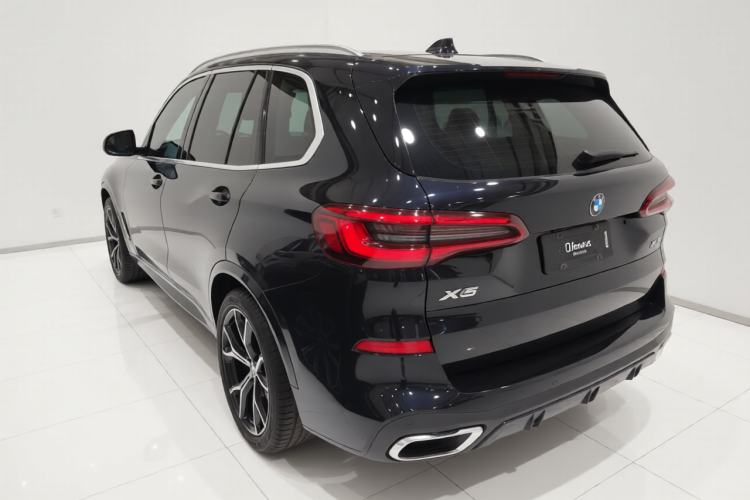 Used BMW X5 2019 xDrive40i Luxury Model with M Sport Package Exterior 2