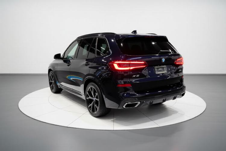 Used BMW X5 2019 xDrive40i M Sport U.S. specification Exterior 2
