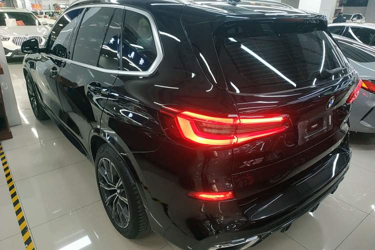 Used BMW X5 2019 xDrive30i M Sport Package Exterior 3