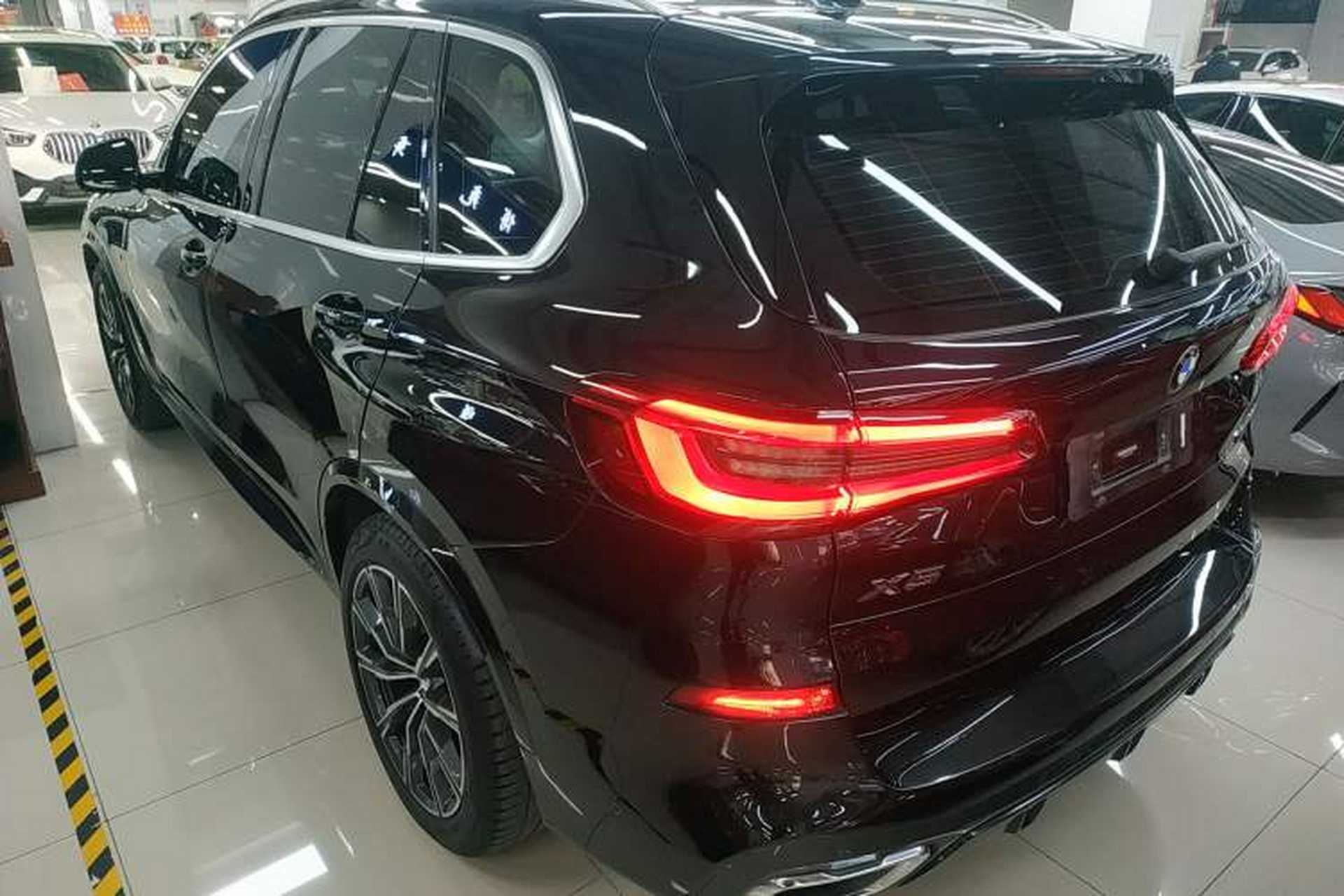 Used BMW X5 2019 xDrive30i M Sport Package Exterior 3