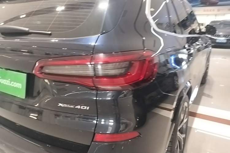 Used BMW X5 2019 xDrive40i Luxury Model with M Sport Package Exterior 3