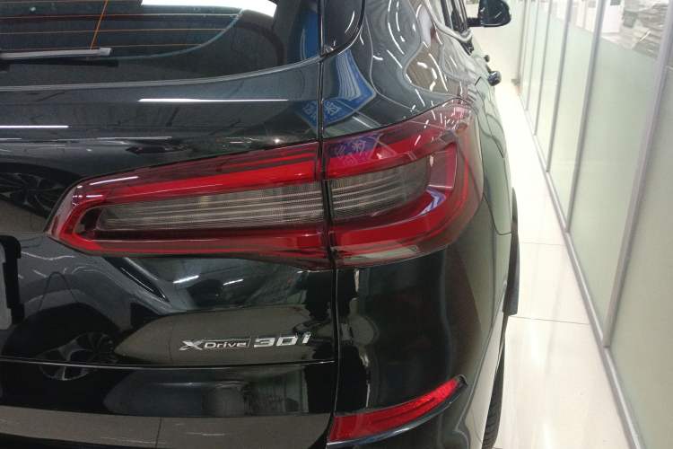 Used BMW X5 2019 xDrive30i M Sport Package Exterior 3