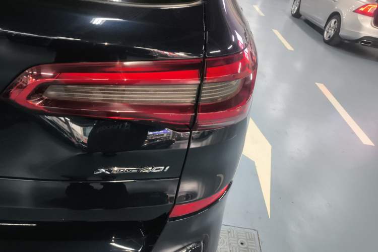 Used BMW X5 2019 xDrive40i M Sport Package Exterior 3