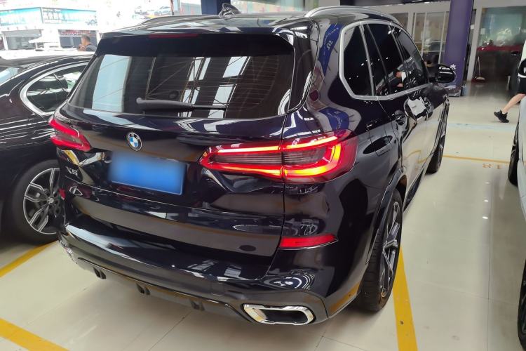 Used BMW X5 2019 xDrive40i Luxury Model with M Sport Package Exterior 4