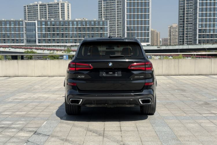 Used BMW X5 2019 xDrive40i Luxury Model with M Sport Package Exterior 4