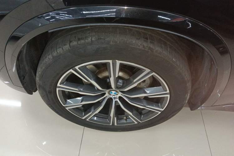 Used BMW X5 2019 xDrive30i M Sport Package Exterior 4
