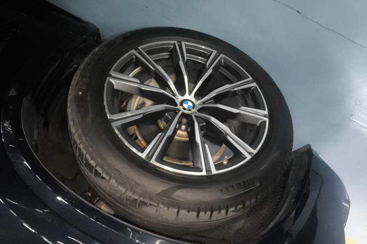 Used BMW X5 2019 xDrive40i M Sport Package Exterior 4