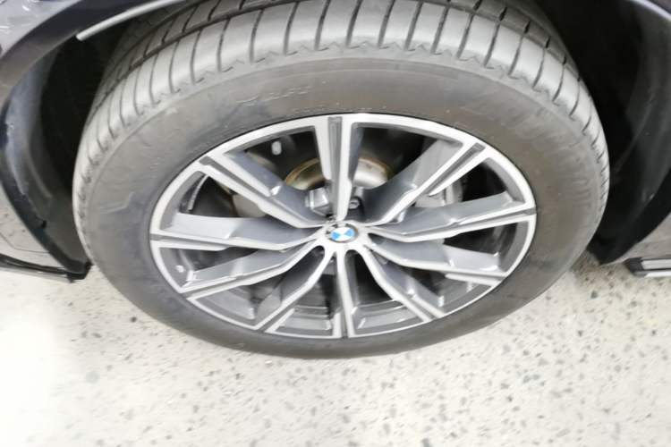 Used BMW X5 2019 xDrive40i M Sport Package Exterior 4