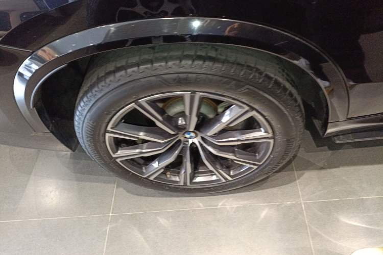 Used BMW X5 2019 xDrive40i M Sport Package Exterior 5