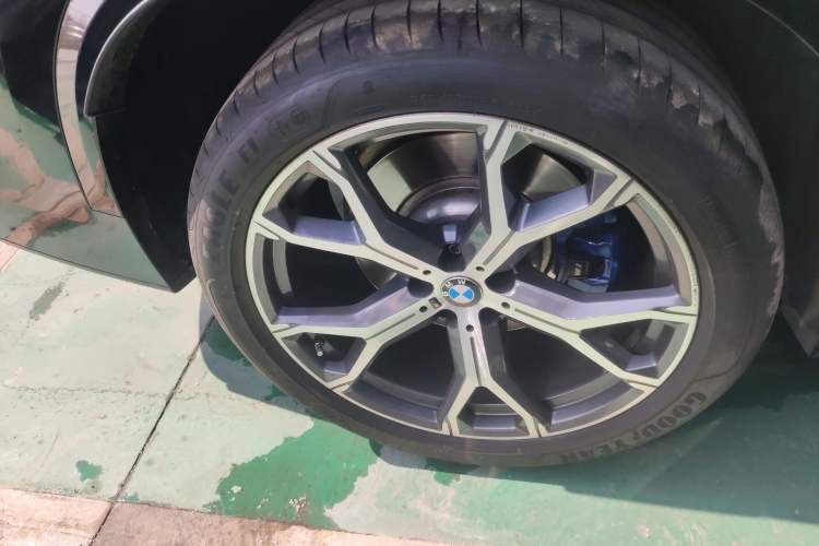 Used BMW X5 2019 xDrive40i Luxury Model with M Sport Package Exterior 5