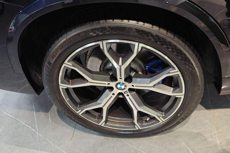 Used BMW X5 2019 xDrive40i M Sport U.S. specification Exterior 5