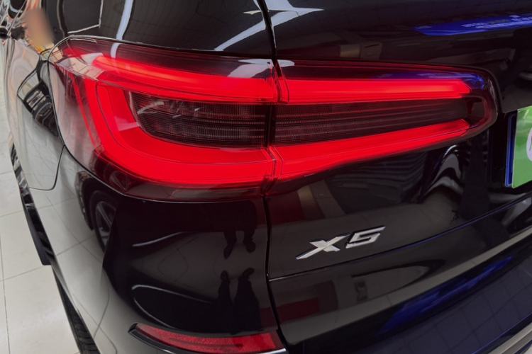 Used BMW X5 2019 xDrive40i M Sport Package Exterior 7