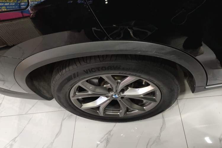 Used BMW X5 2019 xDrive40i M Sport U.S. specification Exterior 8