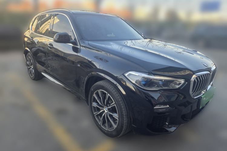 Used BMW X5 2019 xDrive40i M Sport Package Front Right 45 Deg