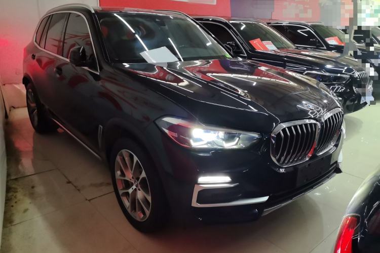 Used BMW X5 2019 xDrive30i X Design Package Front Right 45 Deg