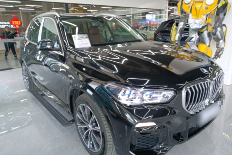 Used BMW X5 2019 xDrive40i M Sport Package Front Right 45 Deg