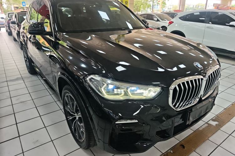 Used BMW X5 2019 xDrive40i M Sport Package Front Right 45 Deg