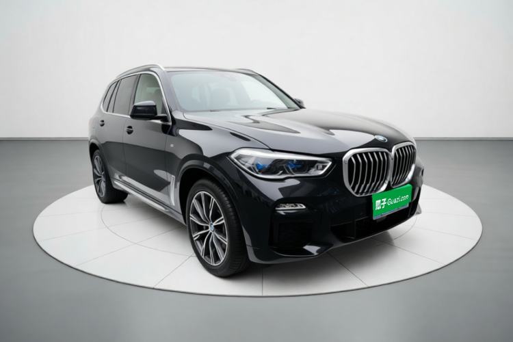 Used BMW X5 2019 xDrive40i M Sport Package Front Right 45 Deg