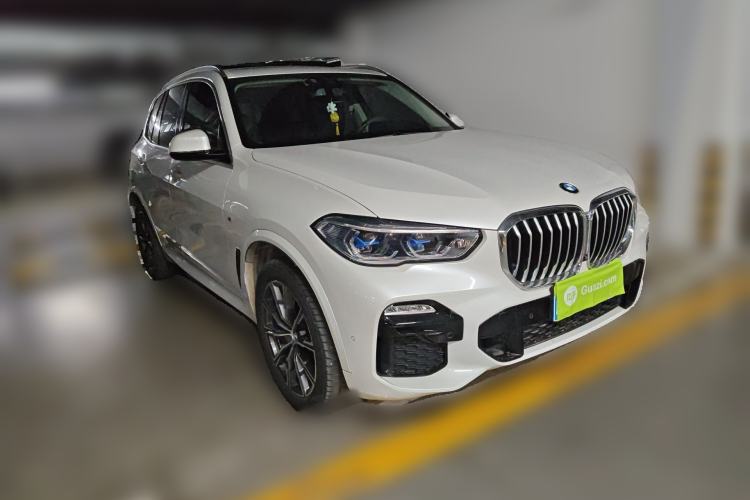 Used BMW X5 2019 xDrive40i M Sport Package Front Right 45 Deg