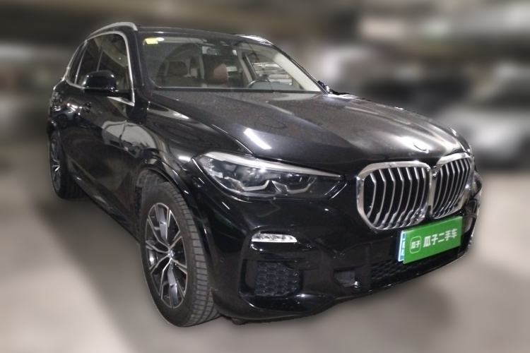 Used BMW X5 2019 xDrive30i M Sport Package Front Right 45 Deg