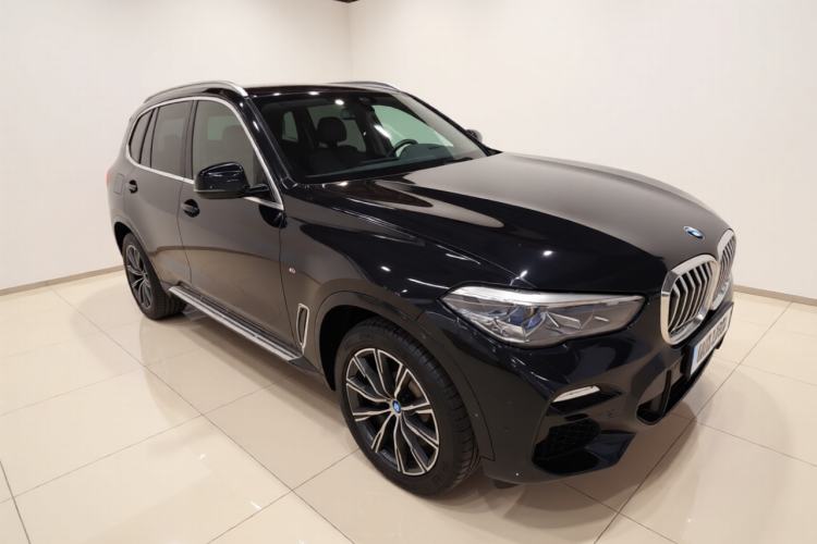 Used BMW X5 2019 xDrive30i M Sport Package Front Right 45 Deg