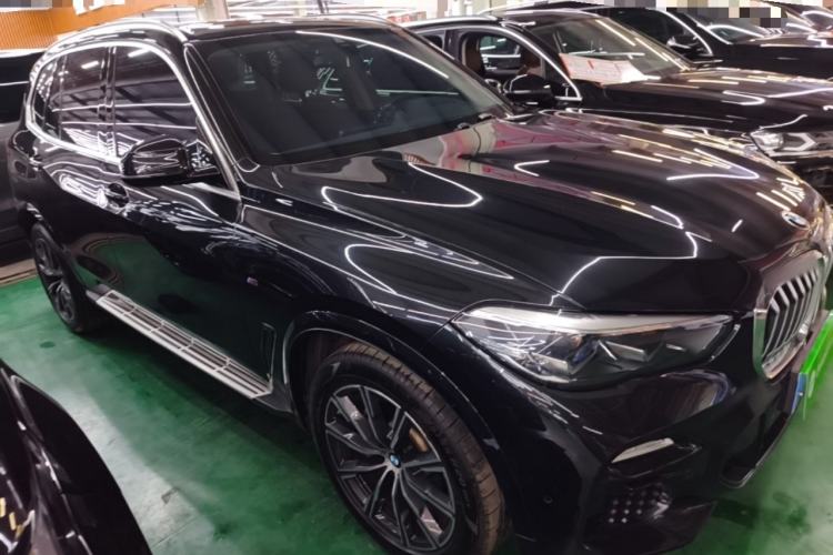 Used BMW X5 2019 xDrive30i M Sport Package Front Right 45 Deg