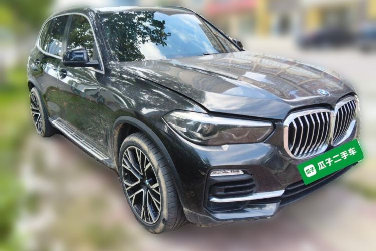 Used BMW X5  Front Right 45 Deg