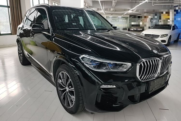 Used BMW X5 2019 xDrive40i M Sport Package Front Right 45 Deg