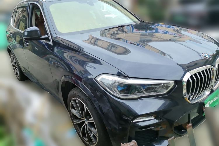 Used BMW X5 2019 xDrive40i M Sport Package Front Right 45 Deg