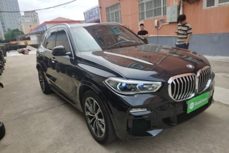 Used BMW X5 2019 xDrive40i M Sport Package Front Right 45 Deg