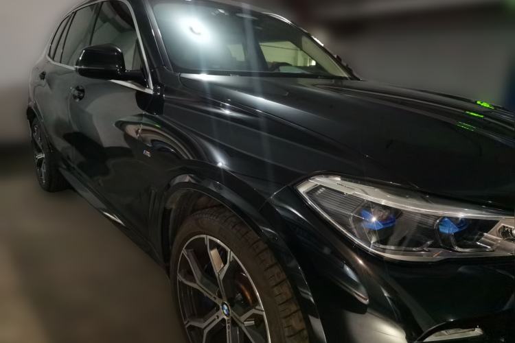 Used BMW X5 2019 xDrive40i Luxury Model with M Sport Package Front Right 45 Deg