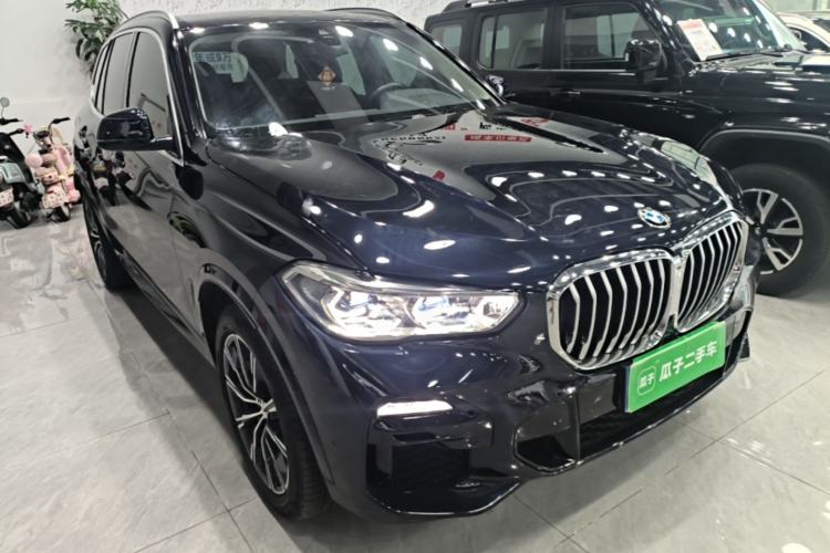Used BMW X5 2019 xDrive40i M Sport Package Front Right 45 Deg