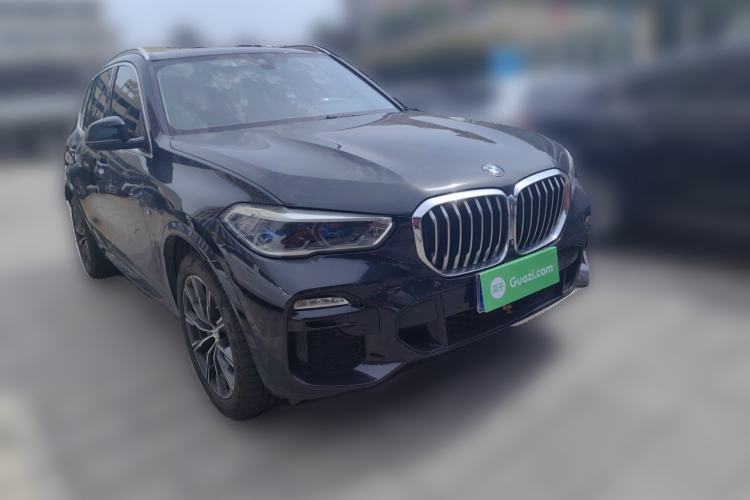 Used BMW X5 2019 xDrive40i M Sport Package Front Right 45 Deg