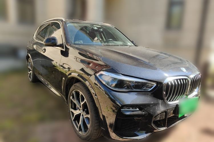 Used BMW X5 2019 xDrive40i Luxury Model with M Sport Package Front Right 45 Deg