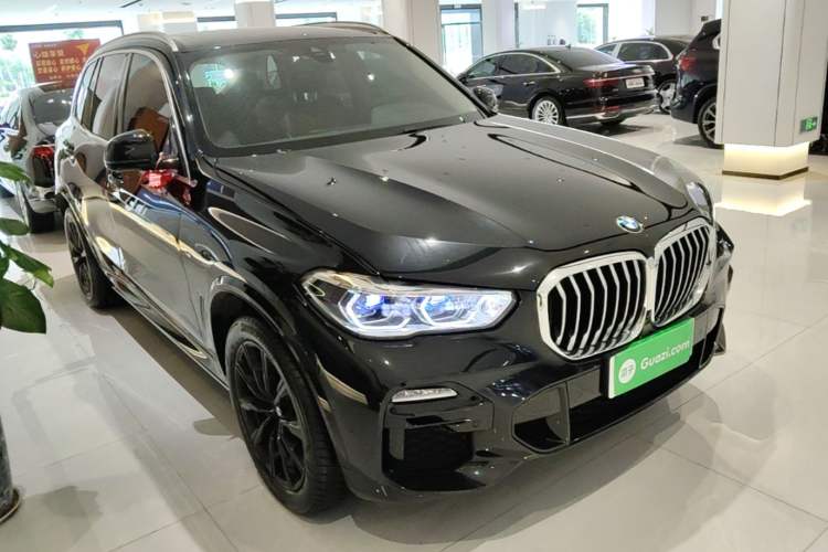 Used BMW X5 2019 xDrive40i M Sport Package Front Right 45 Deg