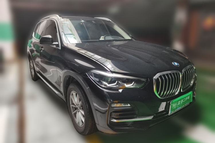 Used BMW X5  Front Right 45 Deg